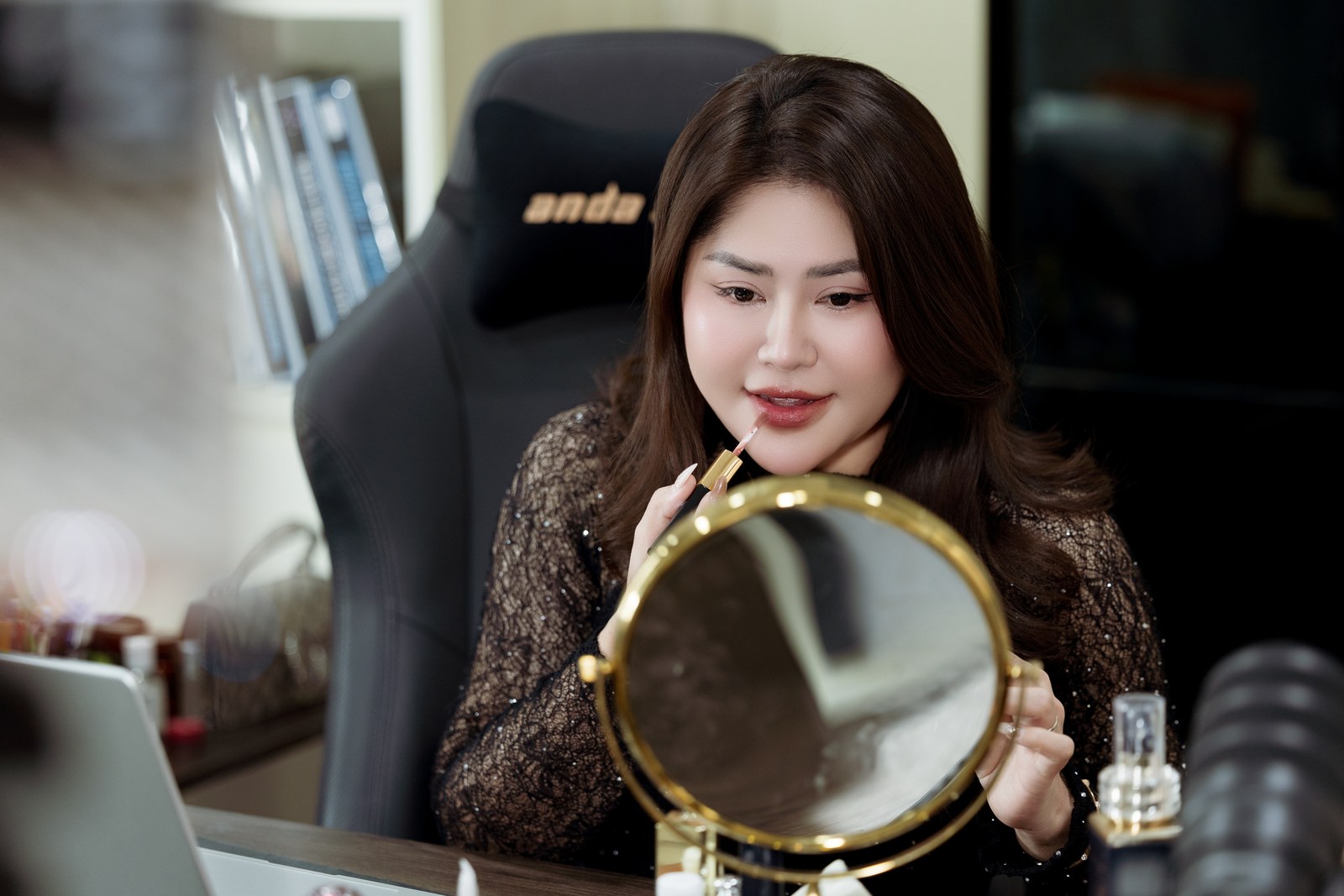 Phương Ly (Lý Thị Ngọc Phượng) — nhà sáng lập PLITA Makeup Academy