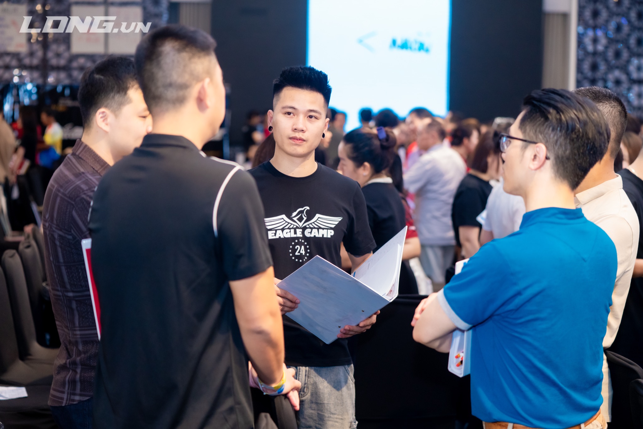 Trần Chương trao đổi, học hỏi tại sự kiện