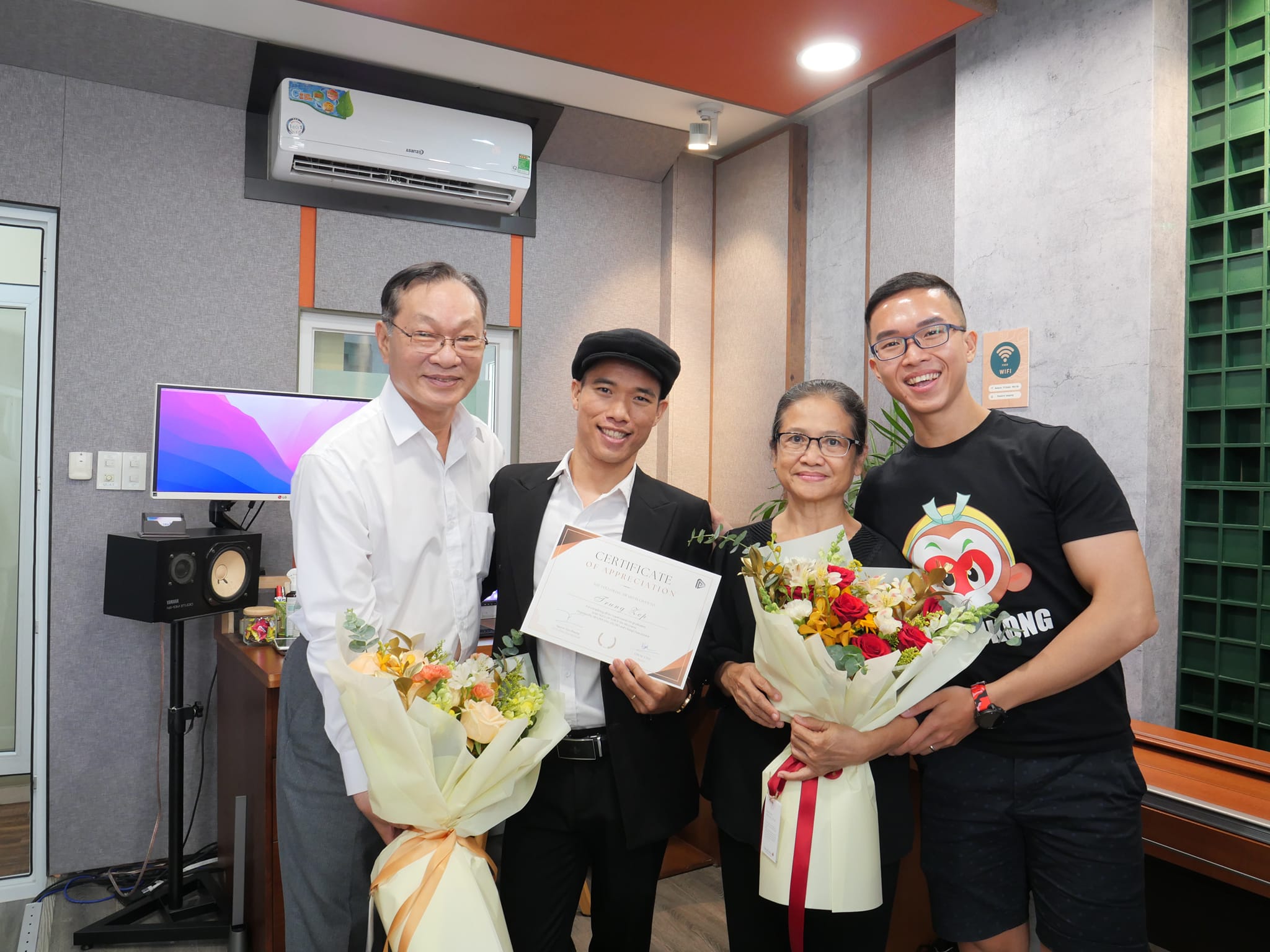Trung Voice nhận Certificate of Appreciation